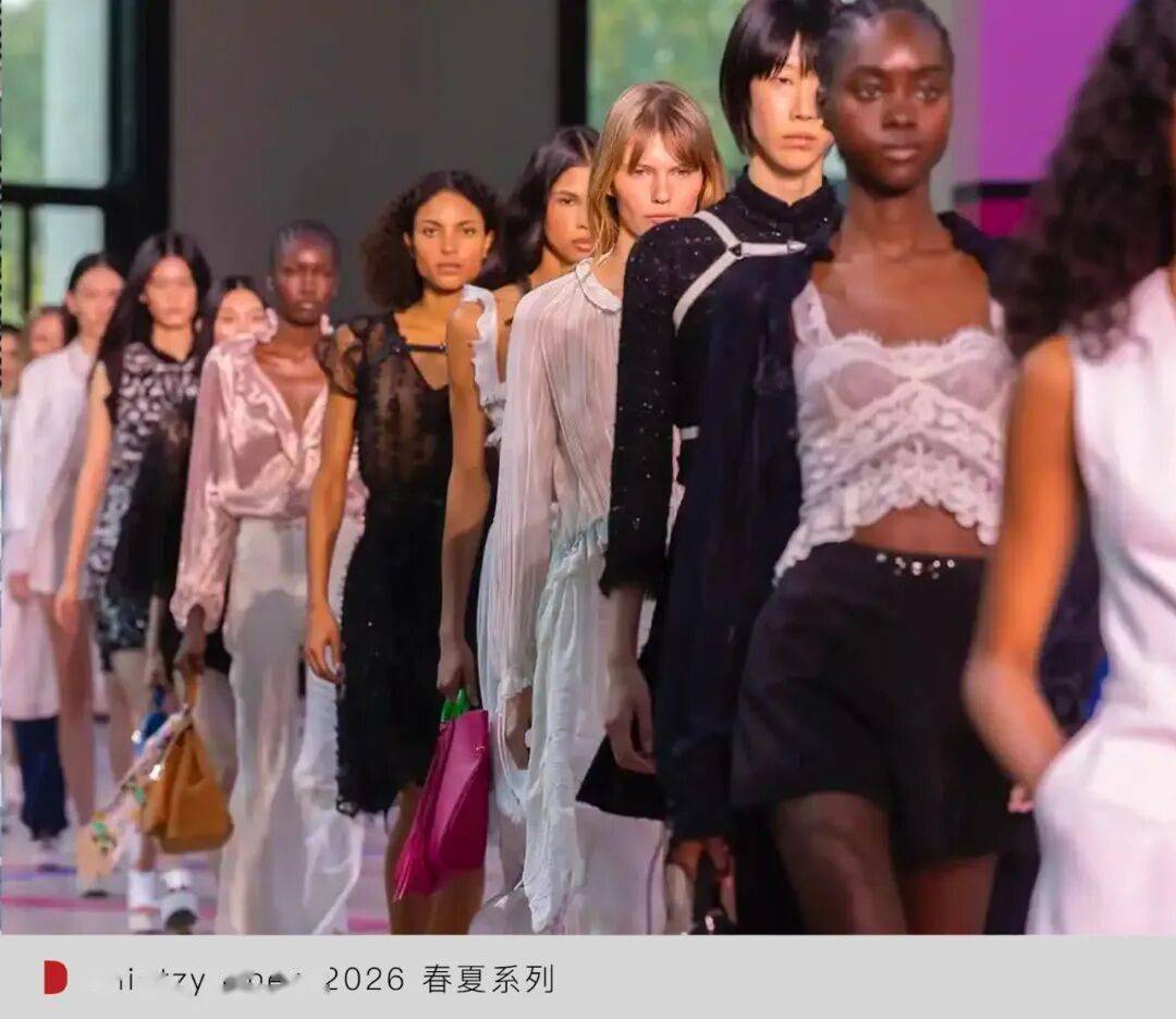 6 春夏巴黎时装周：谁在逼近国际舞台中心？开元棋牌试玩WWD LIVE 直击 202(图15)